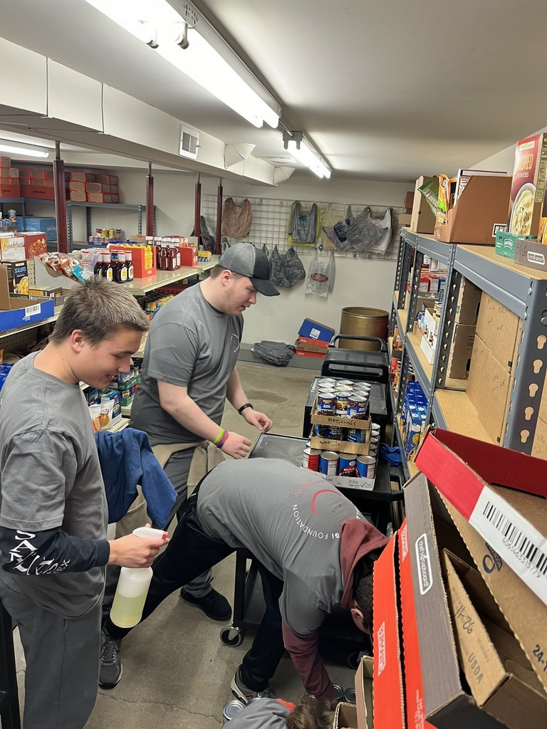 packing-shelves