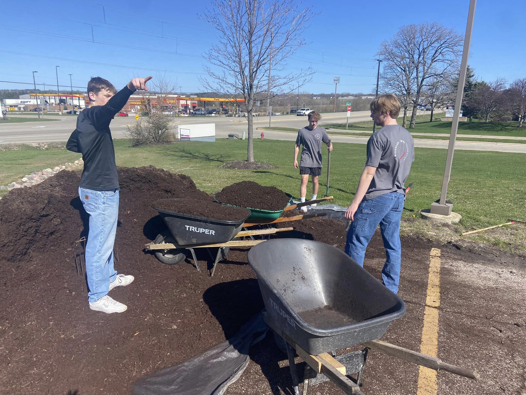 student-mulching